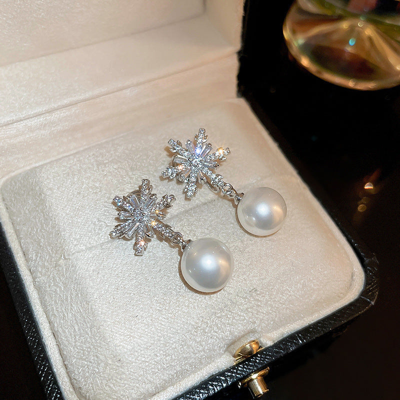 Eleganti Orecchini a Perno da Donna in Stile Francese Vintage con Zirconi Geometrici e Perle Imitazione