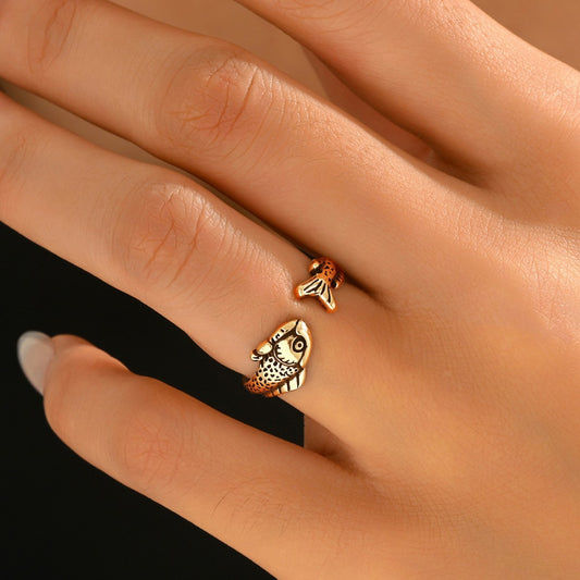 Anillo abierto vintage geométrico con diseño de carpa koi de aleación de zinc con acabado chapado para uso unisex