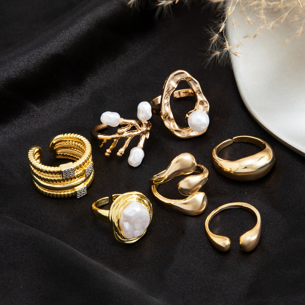 Luxury Elegant Geometric Oval Zinc Alloy Plated Ring with Rhinestone and Imitation Pearl for Women