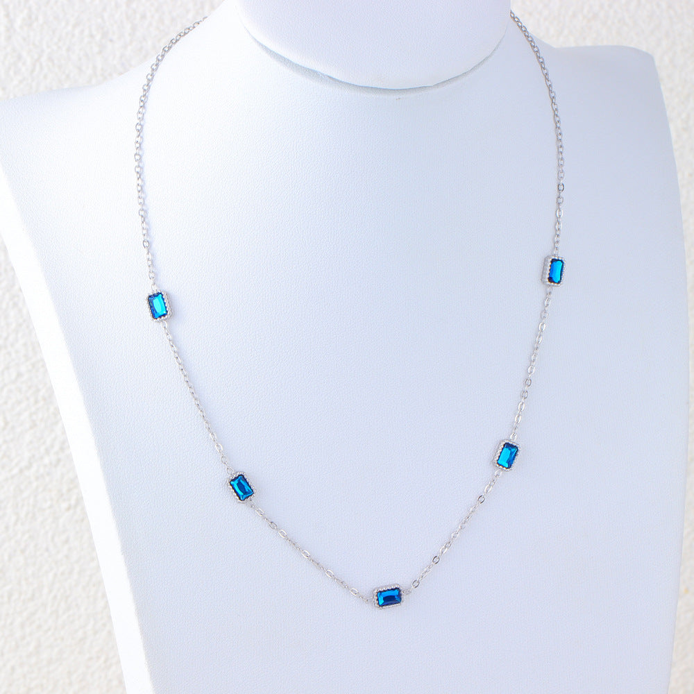 Collana Minimalista Geometrica in Acciaio Titanio da Donna con Intarsio di Strass e Finitura Placcata