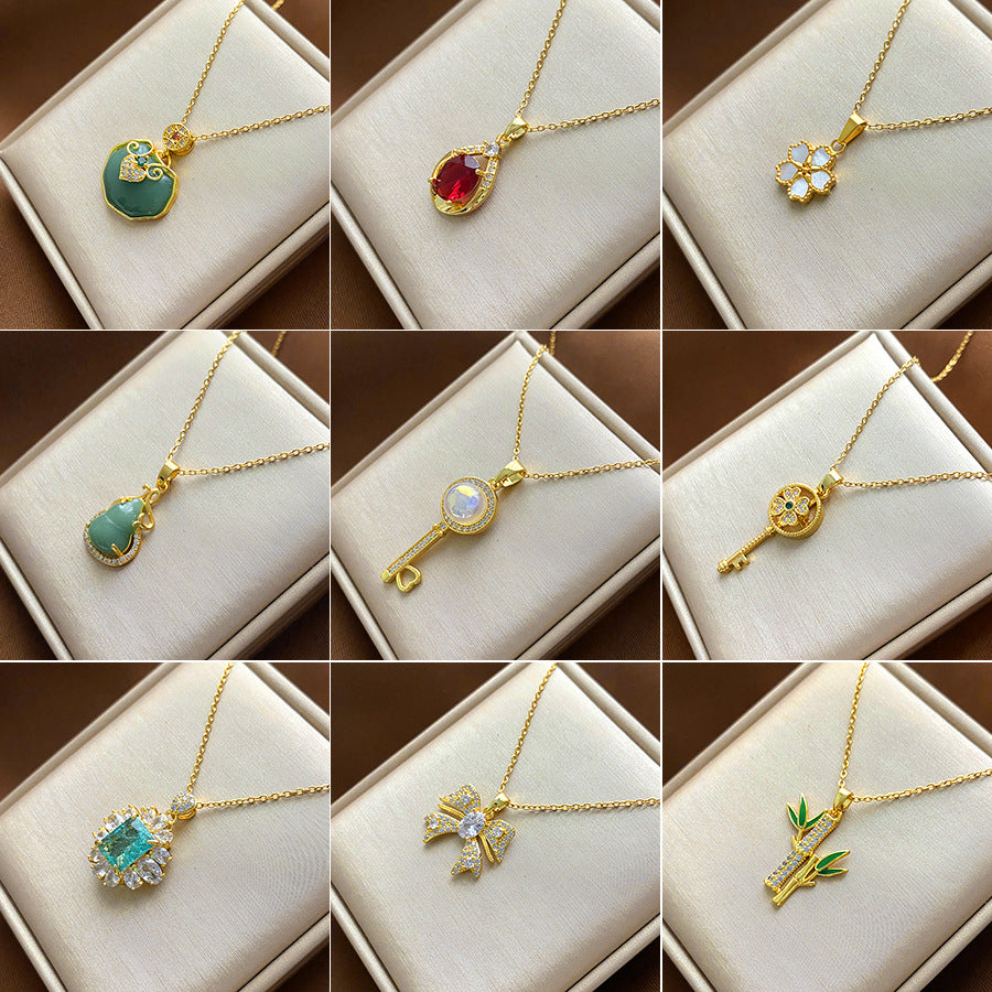 Collana con Ciondolo Floreale Minimalista per Donne e Uomini in Acciaio al Titanio con Catena a Serpente, Finitura Galvanizzata e Design Irregolare