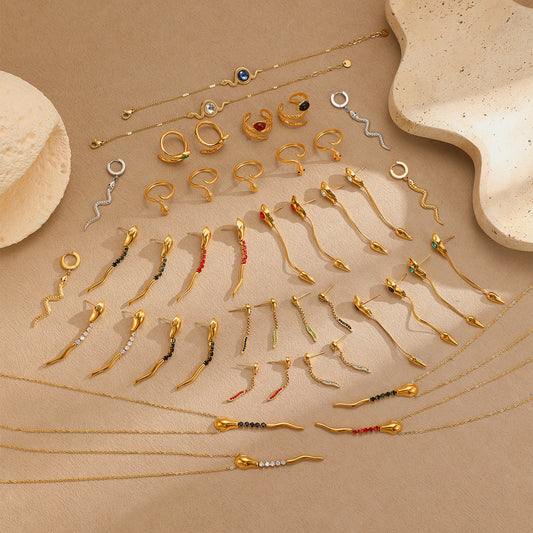 Set di orecchini, bracciale e anello da donna in acciaio al titanio a forma di serpente, placcato e alla moda