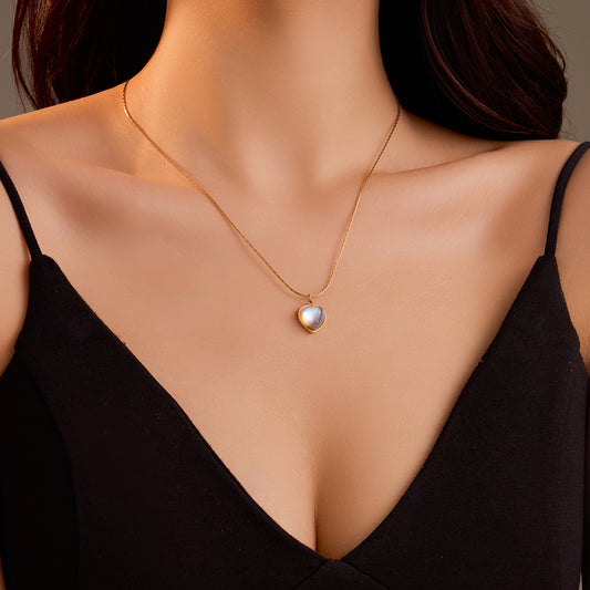 Collar de acero inoxidable minimalista de moda con forma de corazón y baño de oro de 18 quilates para mujer