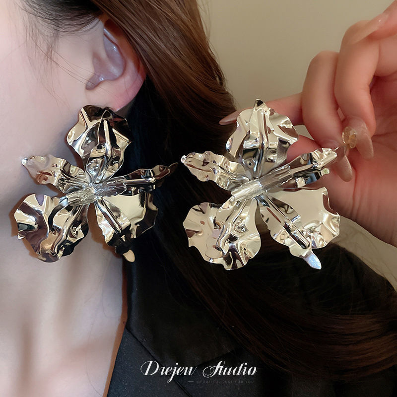 Orecchini a Nappa Geometrici Minimalisti in Metallo Placcato con Perni in Argento Sterling