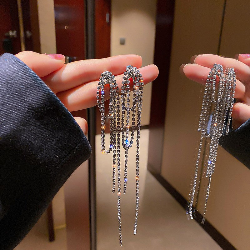 Orecchini pendenti con nappe geometriche minimaliste con intarsi di strass in rame placcato e perni in argento sterling 925 da donna