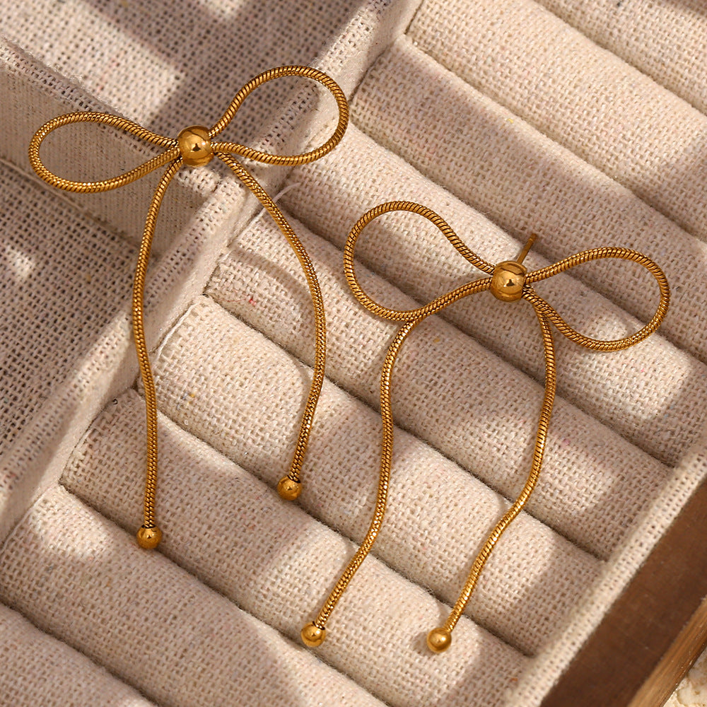 Orecchini da donna in acciaio inossidabile placcati oro 18 carati a forma di farfalla alla moda