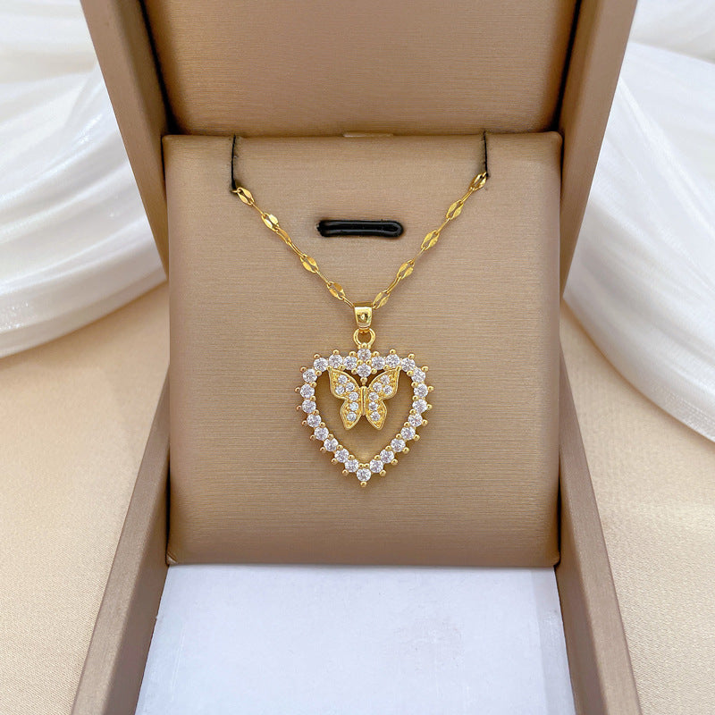 Collar con colgante de corazón y mariposa de diamantes de imitación de lujo para mujer, cadena delicada de clavícula de acero de titanio