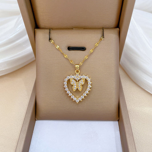 Collar con colgante de corazón y mariposa de diamantes de imitación de lujo para mujer, cadena delicada de clavícula de acero de titanio