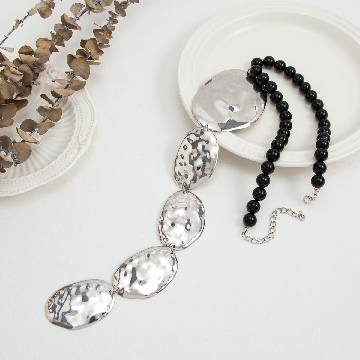 Vintage Geometric Hammered Acrylic and Iron Y-Shape Necklace for Women