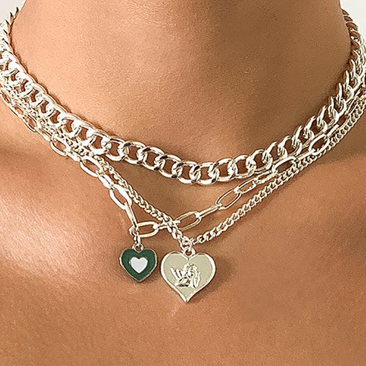 Set collana con pendente smaltato inciso a forma di cuore minimalista con catena a croce per donna