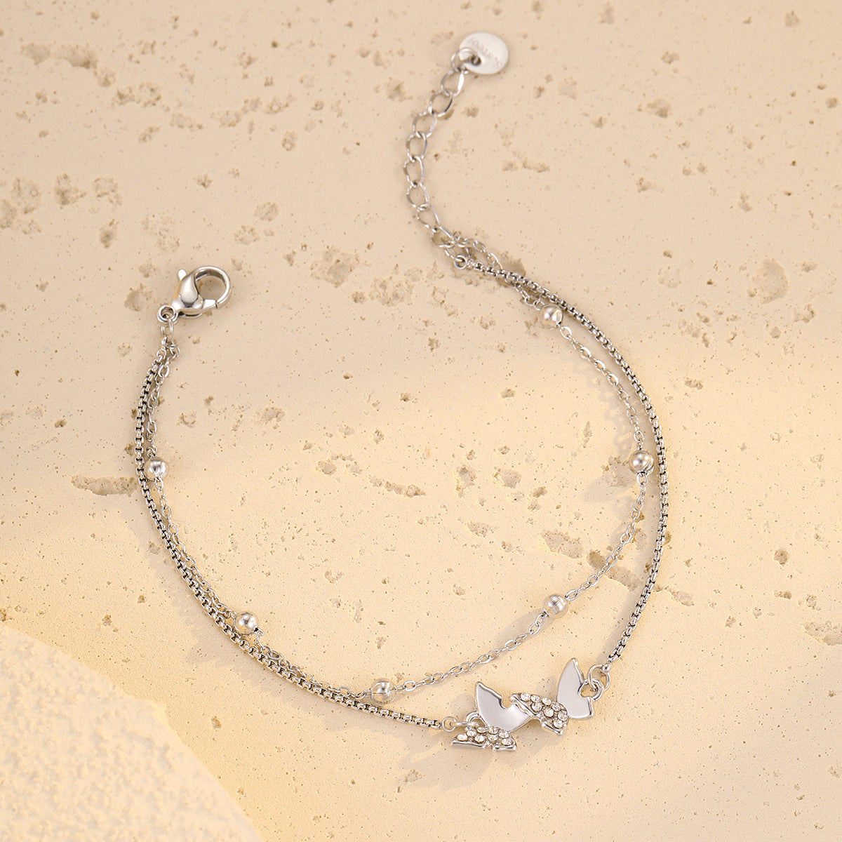 Fashionable Butterfly-Shaped Hand Chain for Women Made of Stainless Steel with Gold Plating and Zircon Inlay