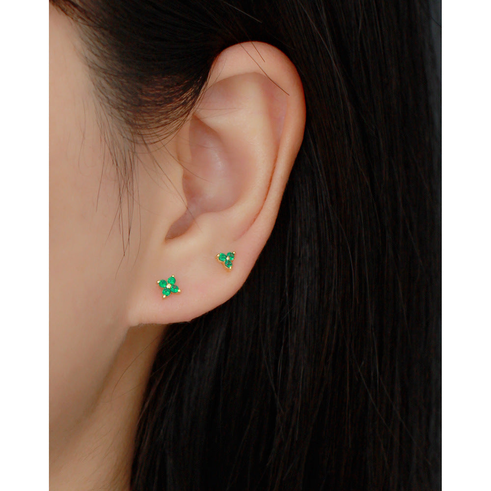 Orecchino a perno filettato da donna minimalista in argento sterling 925 con intarsi floreali e zirconi cubici