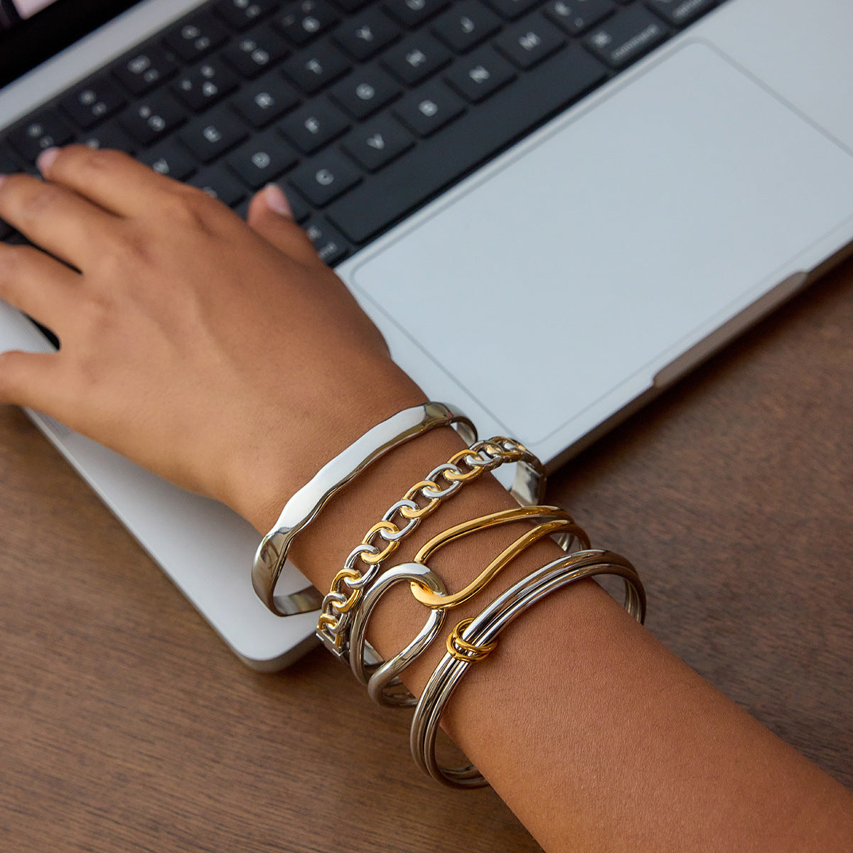 Pulsera de Acero Inoxidable Geométrica Bañada para Mujer con Estética Minimalista de Lujo