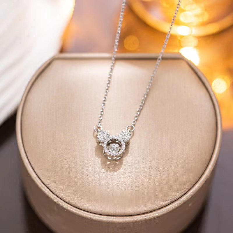 Collar con colgante de ratón geométrico minimalista para mujer, de acero de titanio con incrustaciones de diamantes de imitación y acabado chapado en cadena tipo O