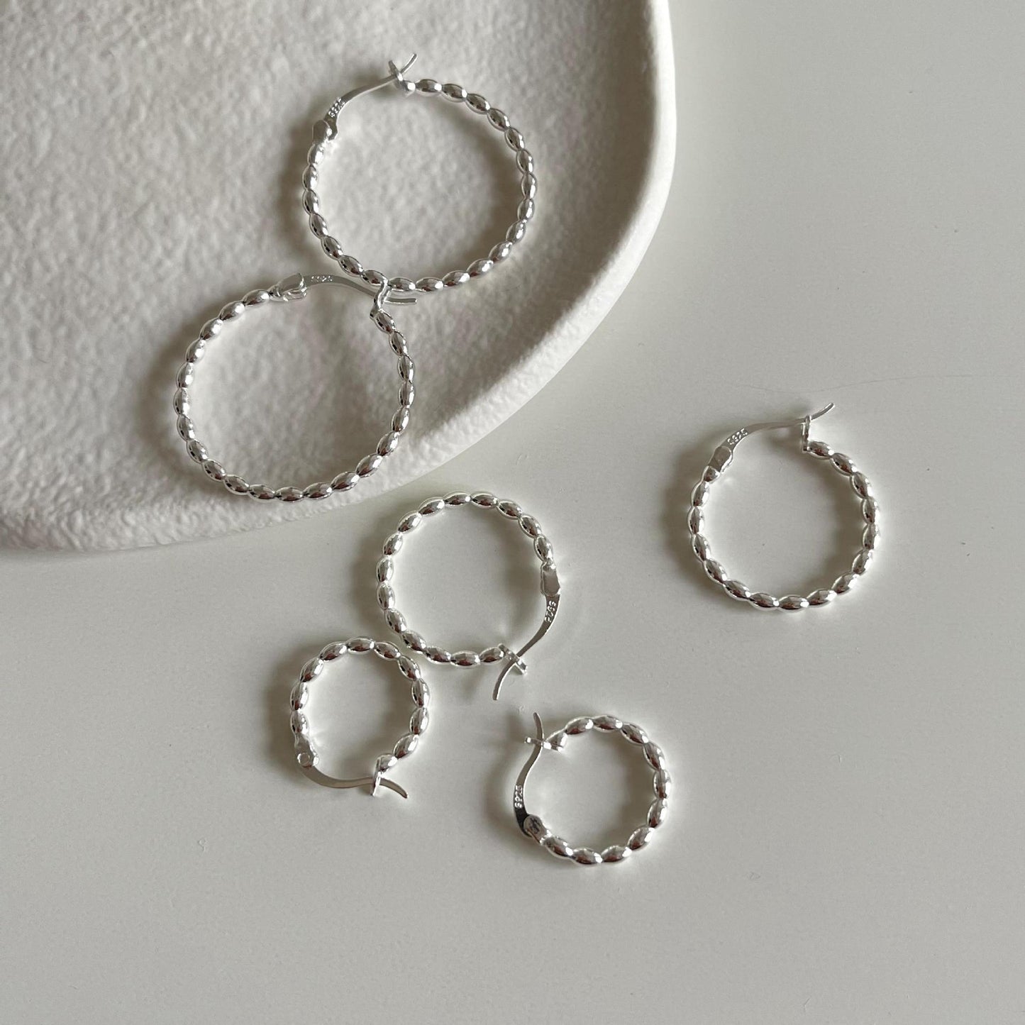Orecchini a cerchio minimalisti geometrici a forma di oliva in argento sterling 925 con placcatura in oro