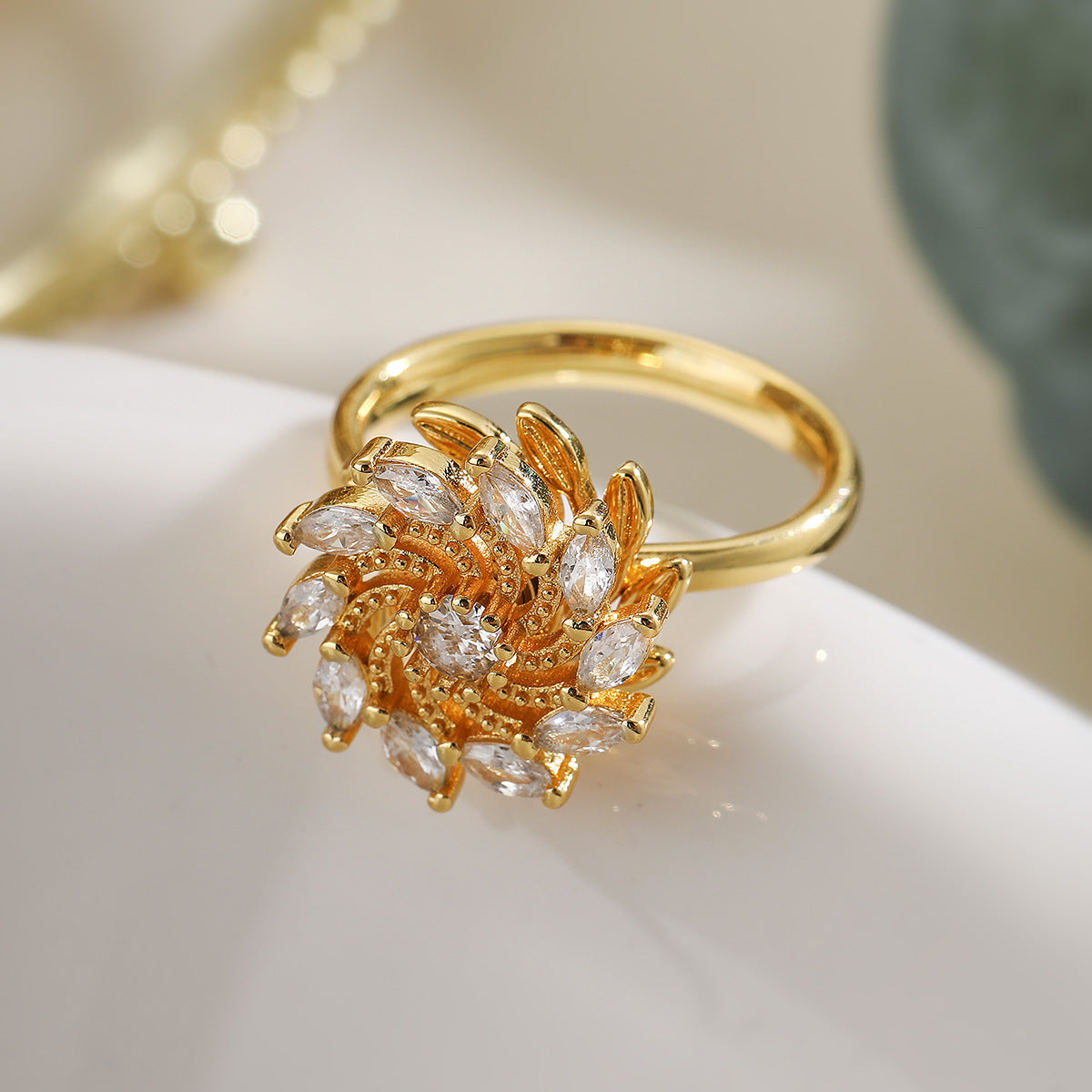 Anello in rame girevole a forma di farfalla floreale con placcatura in oro 18K e intarsio in zircone da donna, anello geometrico minimalista alla moda