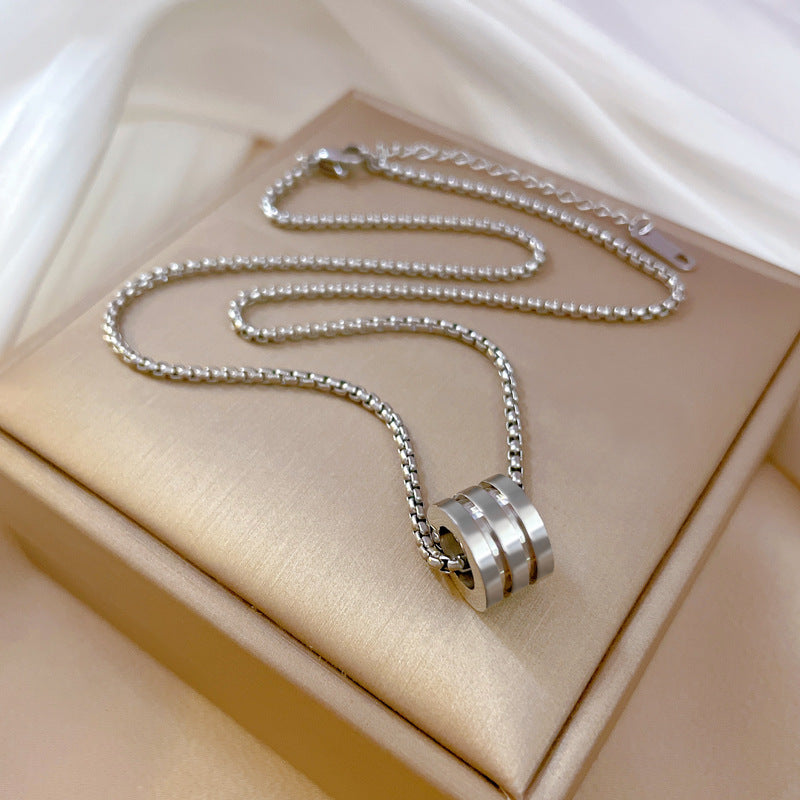 Collana girocollo minimalista geometrica in acciaio al titanio unisex elegante per l'ufficio