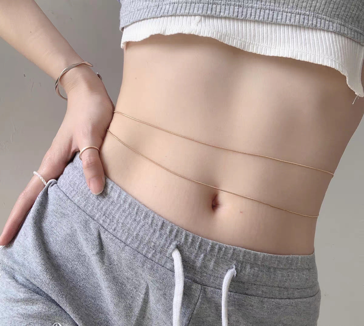 Cadena de cintura de doble capa de acero inoxidable con cadena de serpiente minimalista atrevida para mujer