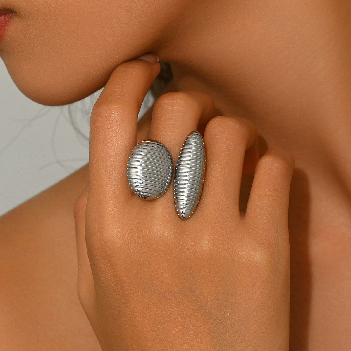 Anillo Abierto Ajustable Geométrico Minimalista para Mujer en Cobre con Acabado Chapado