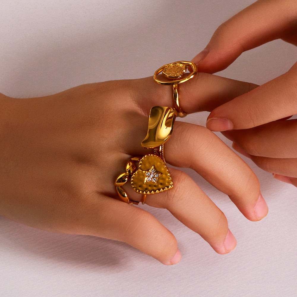 Anello irregolare a forma di cuore, geometrico, traforato, in acciaio inossidabile con finitura placcata sottovuoto in oro 18 carati per uomo e donna