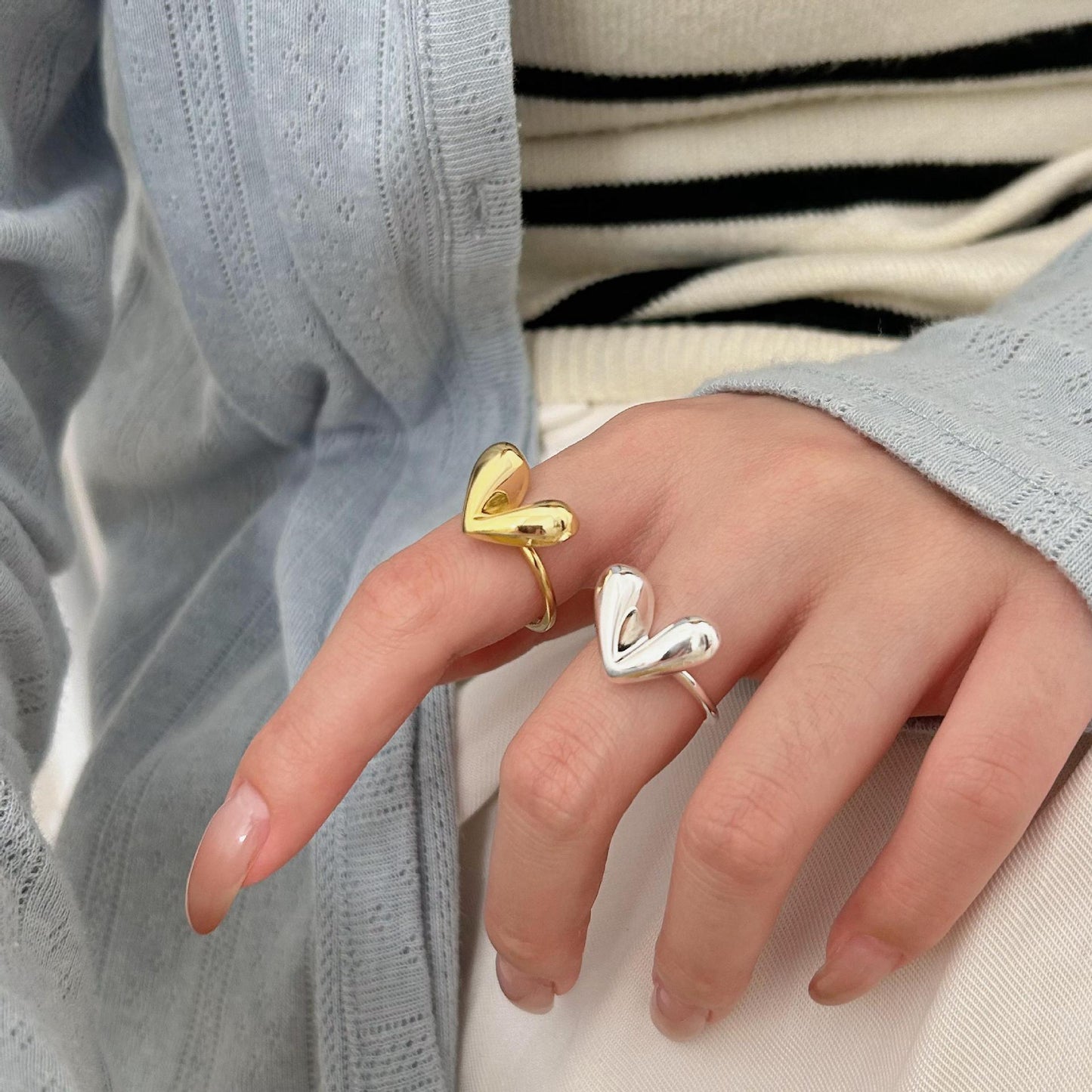 Anello Minimalista a Cuore in Argento Sterling S925 con Design Pulito e Fascia Liscia