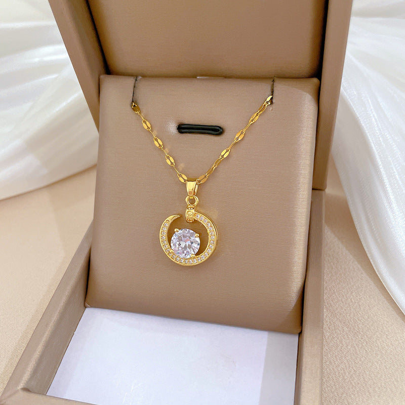 Collana Minimalista Unisex in Acciaio al Titanio a Forma di Luna con Intarsio di Zirconi, Catena Leggera per Clavicola