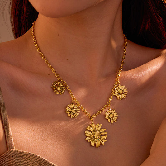 Fashion OL Sunflower Pendant Necklace in Stainless Steel with 18K Gold Plating for Women
