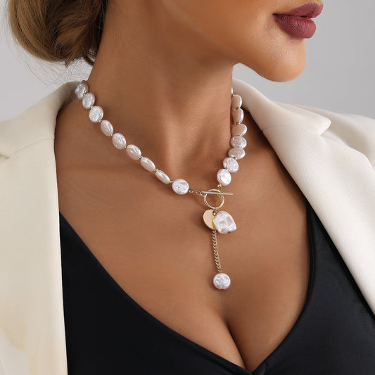 Collana con Ciondolo in Lega in Stile Barocco Minimalista con Dettaglio Nappa per Donna, Forma Geometrica, Finitura Placcata