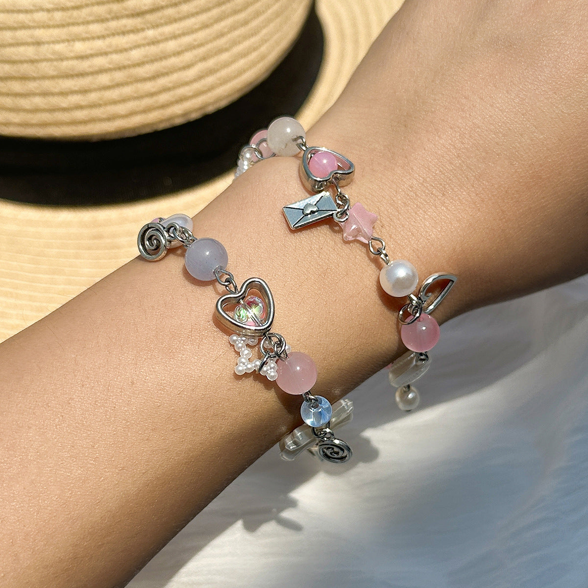 Pulsera minimalista dulce con mariposa, lazo, borla, estrella y corazón para mujer con perla de imitación y acabado chapado