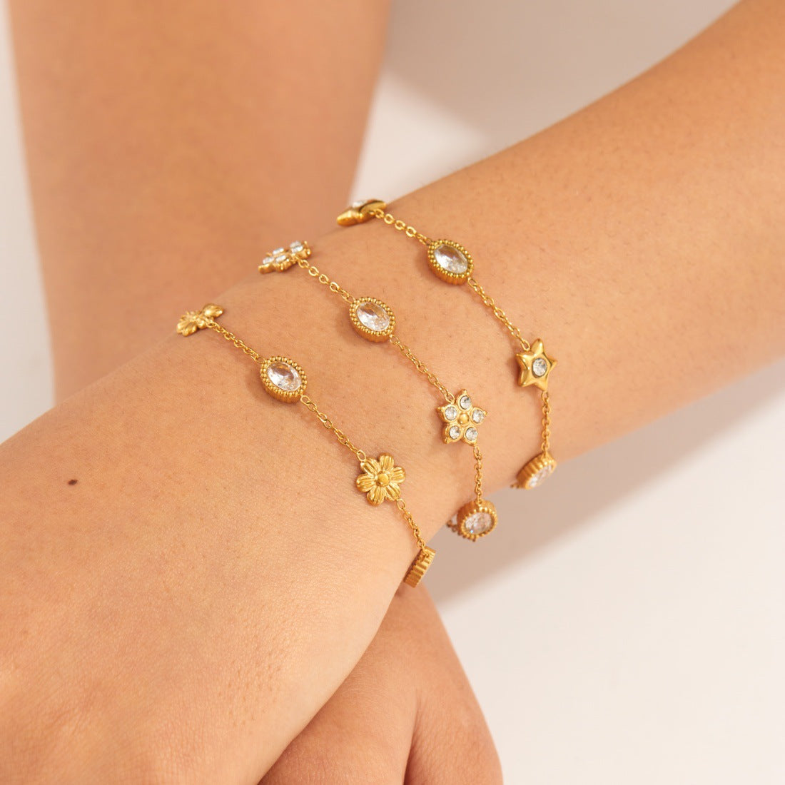 Minimalist Sweet Gold Plated Stainless Steel Rhinestone Floral Star Oval Bracelet