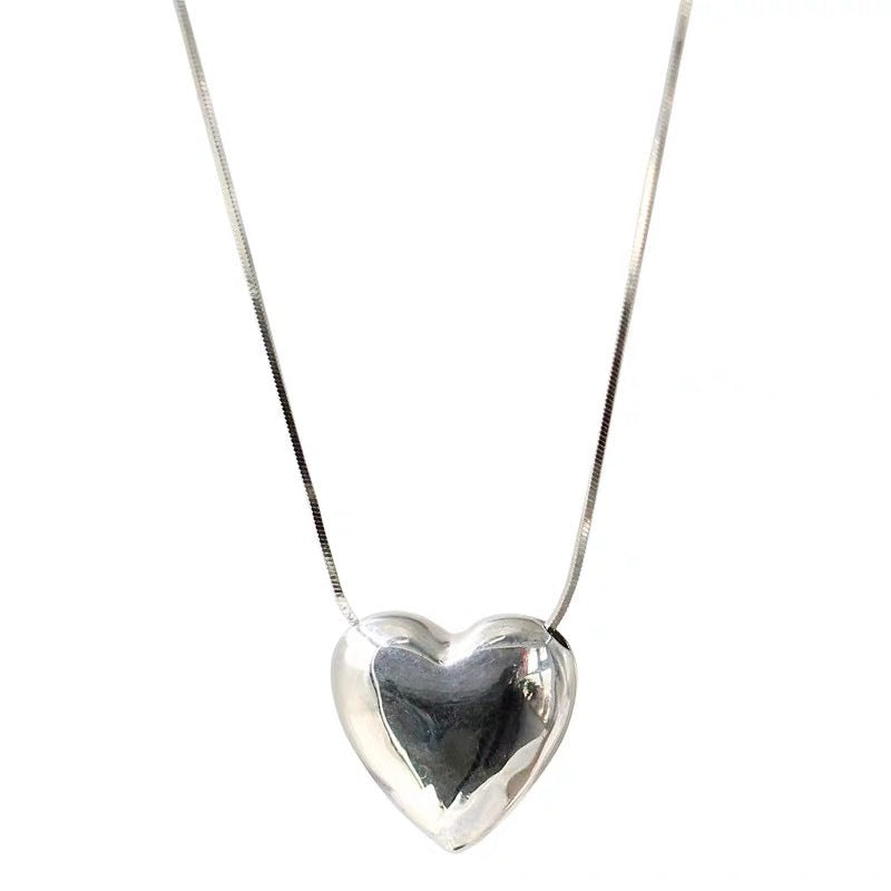 Collana Minimalista in Acciaio al Titanio a Forma di Cuore da Donna con Catena a Serpente e Pendente in Lega