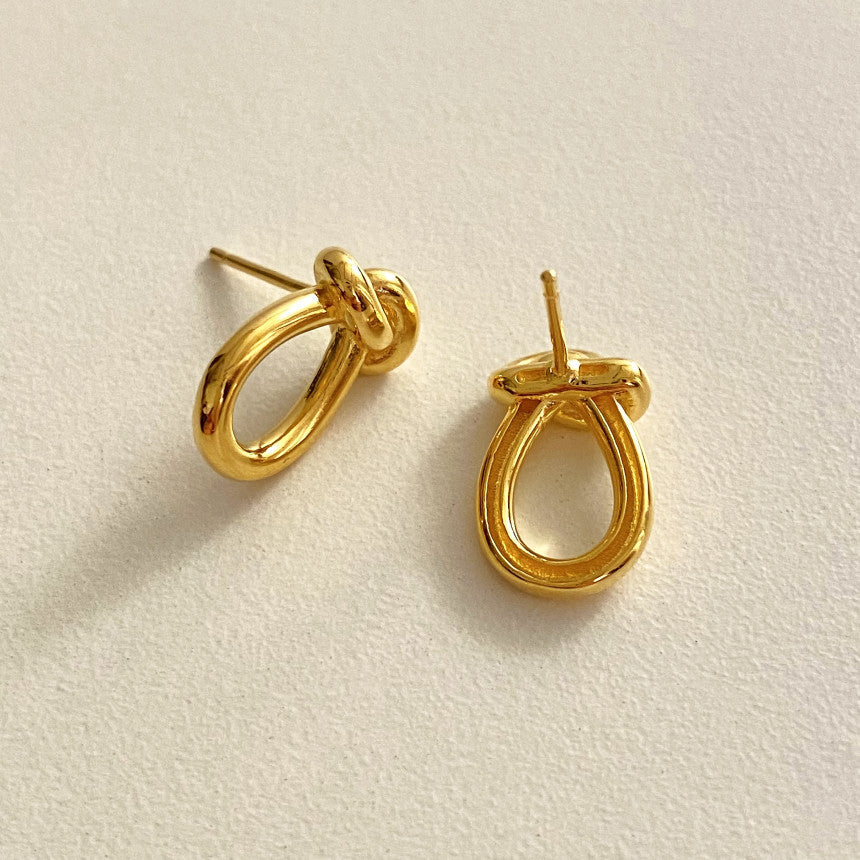 Pendientes de Letra Geométricos Minimalistas en Plata de Ley 925 con Baño de Oro