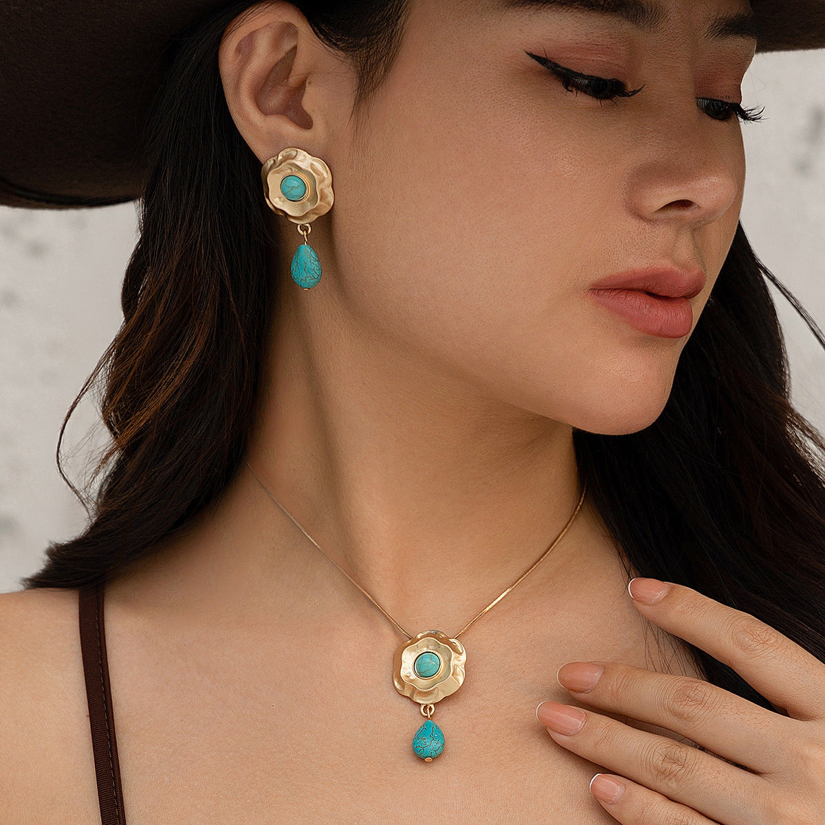 Elegant Multi-Layer Alloy Teardrop Geometric Floral Pendant Necklace Set