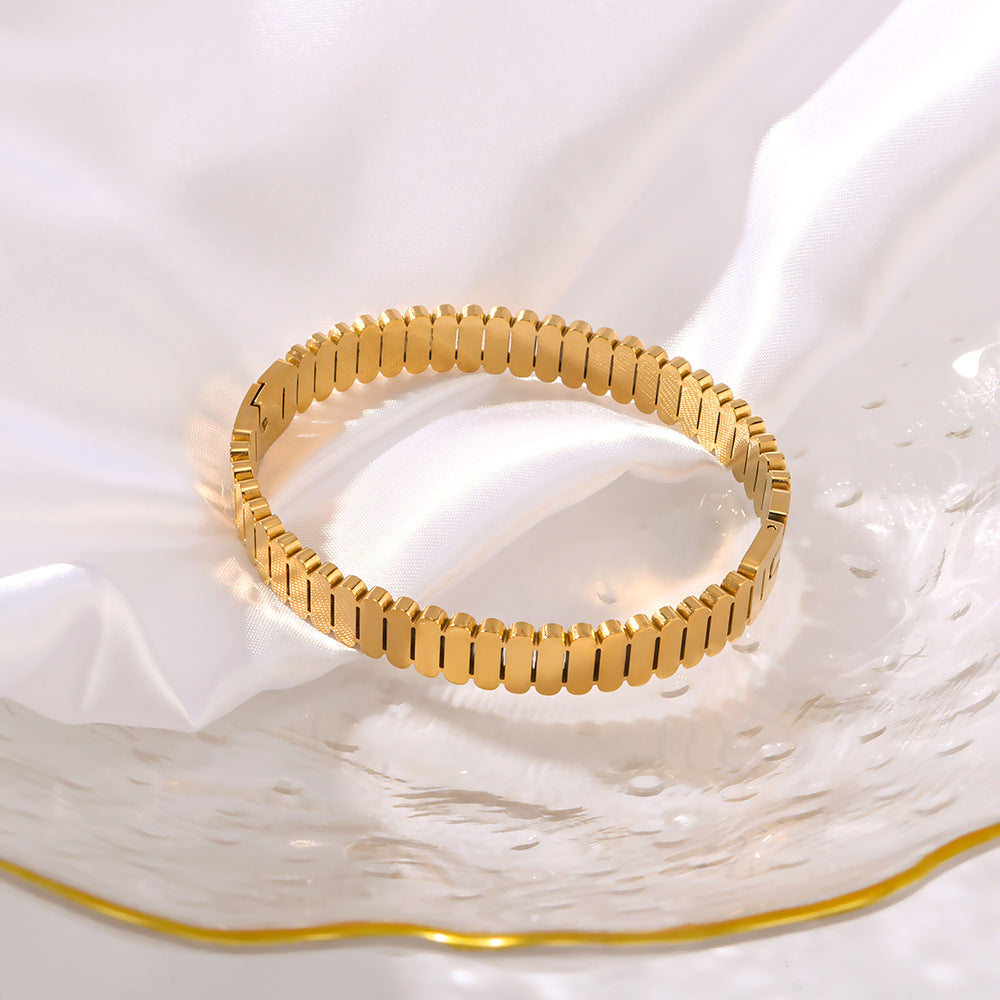 Minimalist Oval Hollow-Out Toggle Bracelet in Stainless Steel with 18K Gold Plating for Women