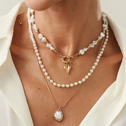 Collar minimalista de perlas barrocas en forma de corazón para mujer con colgante de aleación y acabado galvanizado, gargantilla de cuentas de varias capas con diseño de cadena irregular