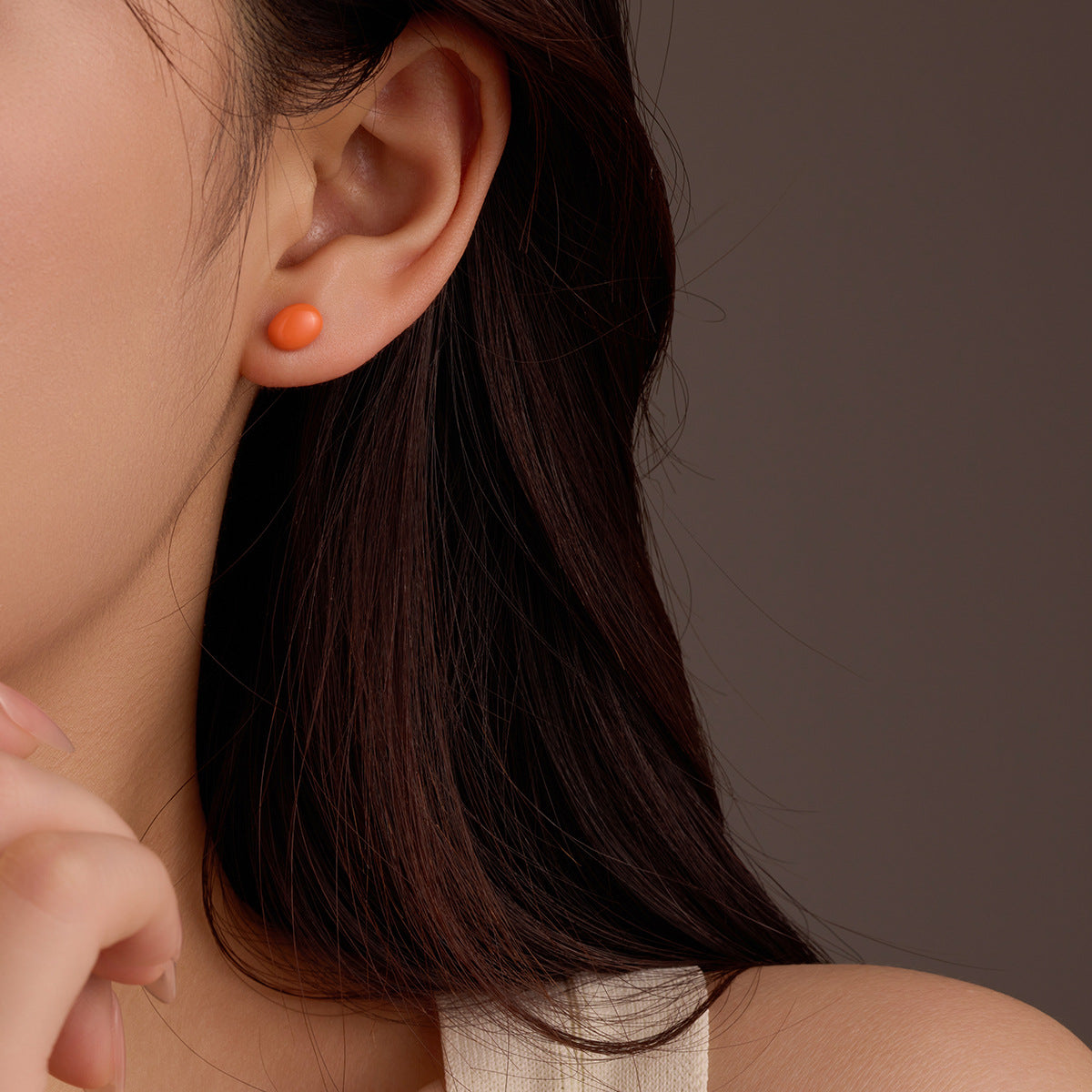 Orecchini a perno con perline in acciaio inossidabile alla moda e minimalisti, con placcatura in oro 18 carati e accento a goccia per donne
