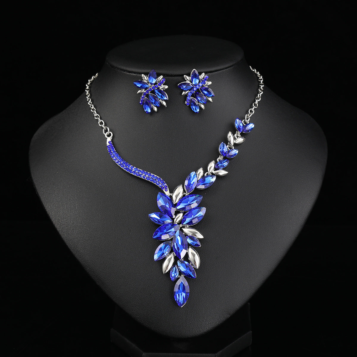 Elegant Floral Wedding Necklace Set for Women with Alloy Pendant, Rhinestone Inlay, Gold Plated O-Chain, Fresh and Sweet Style