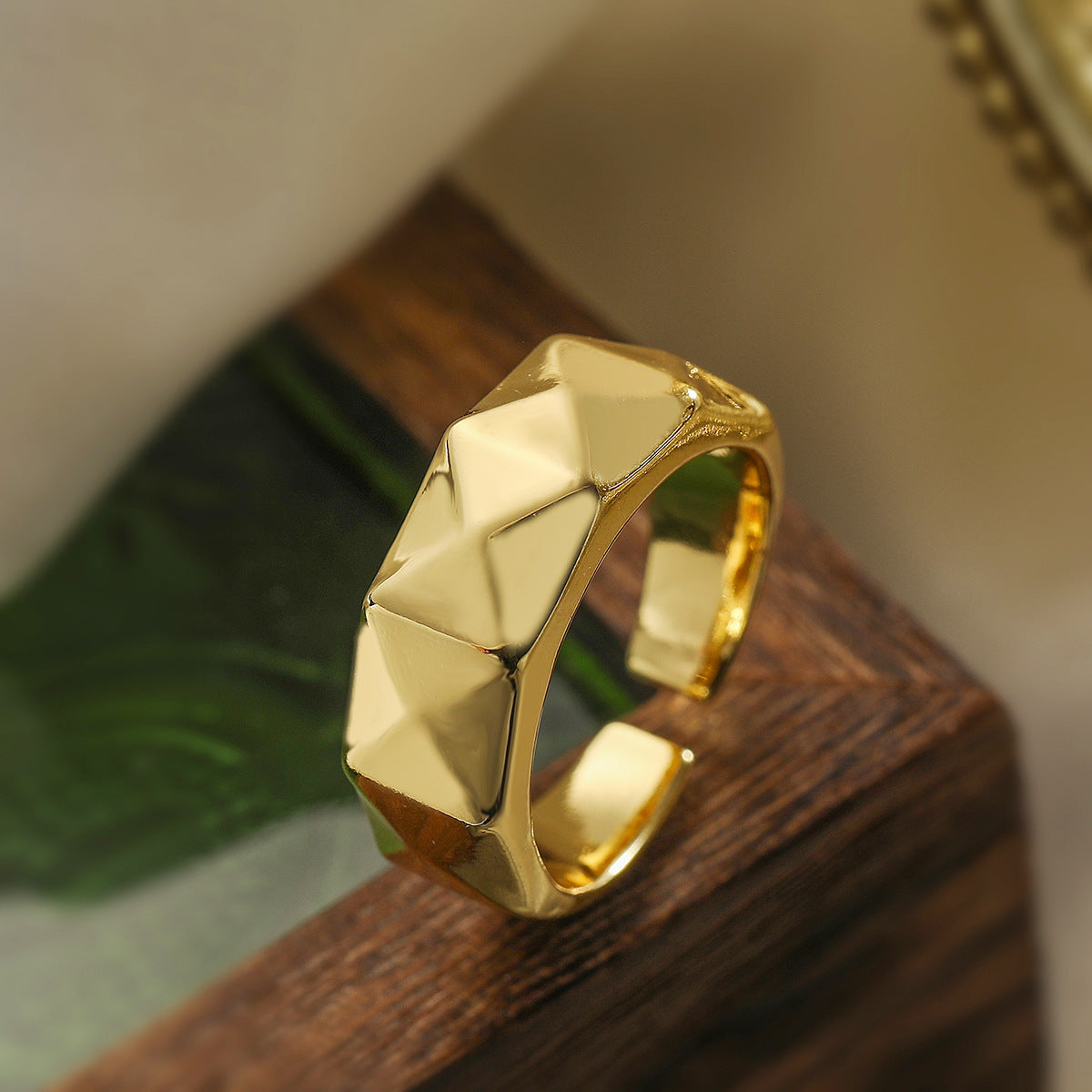 Anello aperto geometrico irregolare minimalista da donna in rame con finitura placcata