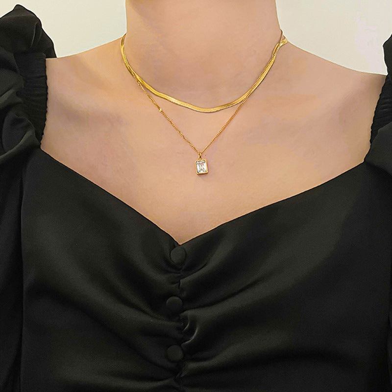 Collar minimalista geométrico de doble capa con cadena de serpiente para mujer, hecho de acero inoxidable con acabado chapado