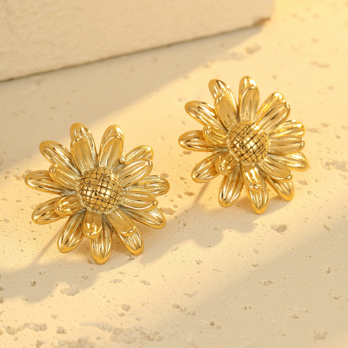 Fashionable Floral-Shaped Stainless Steel Stud Earrings with Plating Finish for Women
