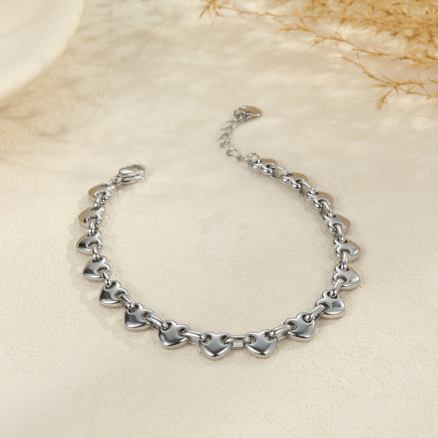 Fashionable Hollow Heart Stainless Steel Bracelet for Women with Plated Finish Minimalist Elegant Luxury Style