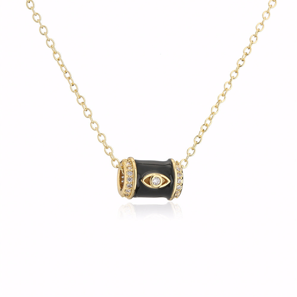 Collana con pendente geometrico minimalista in rame, placcatura in oro 18 carati e finitura smaltata con charm in zirconia cubica