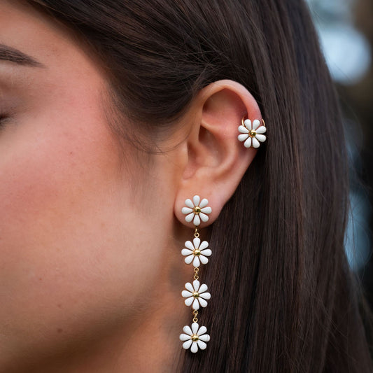 Aretes de acero inoxidable con forma de margarita minimalista y acabado de esmalte para mujer