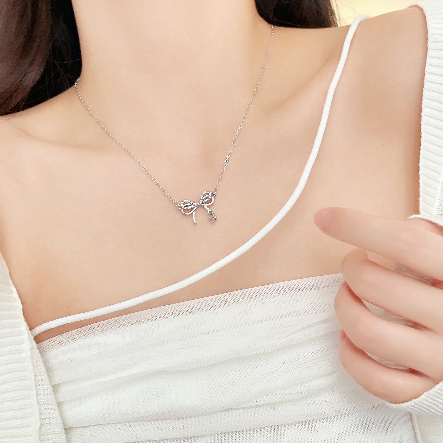 Bow-shaped Zirconia Clavicle Necklace for Women in Titanium Steel with Inlay Craftsmanship, Minimalist and Elegant Design