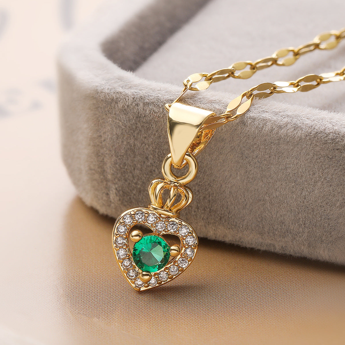 Minimalist 18K Gold Plated Brass Heart Geometric Cubic Zirconia Pendant Necklace