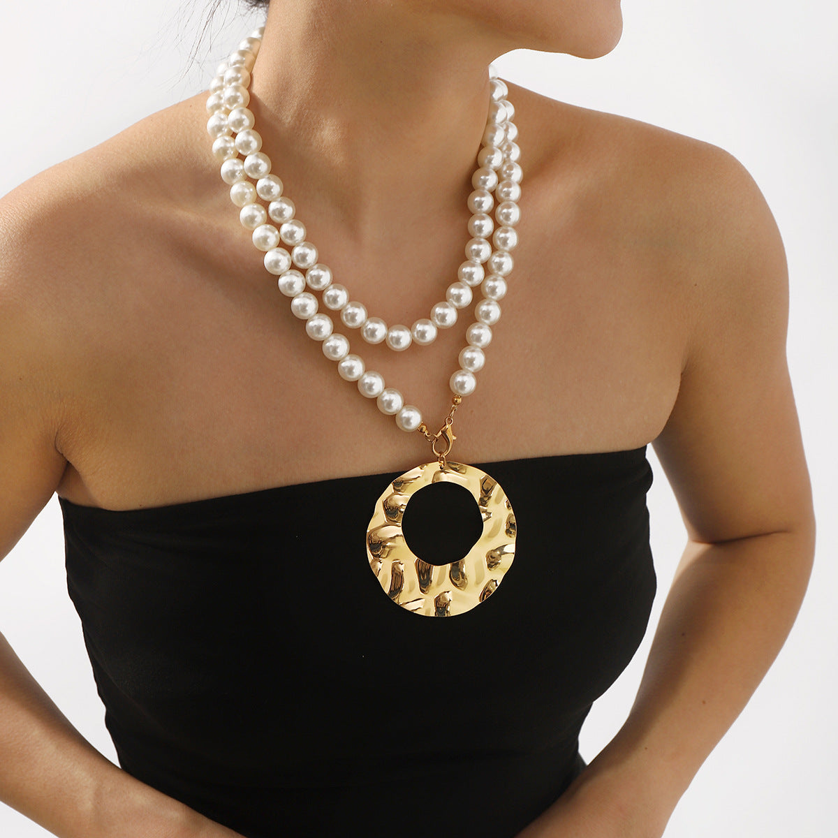 Collana multistrato geometrica minimalista con perle per donne con ciondolo in ferro placcato e catena di perle