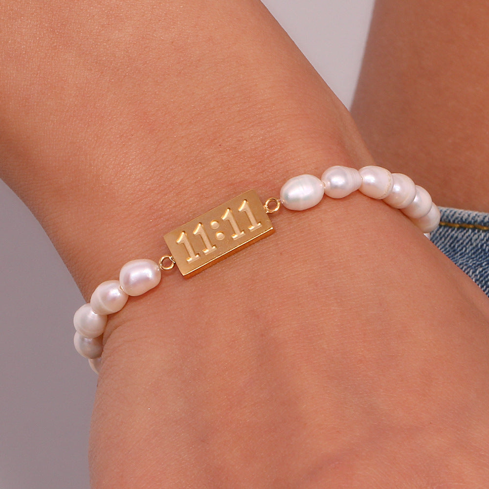 Bracciale da donna placcato in acciaio inossidabile geometrico alla moda con accento di perla d'acqua dolce