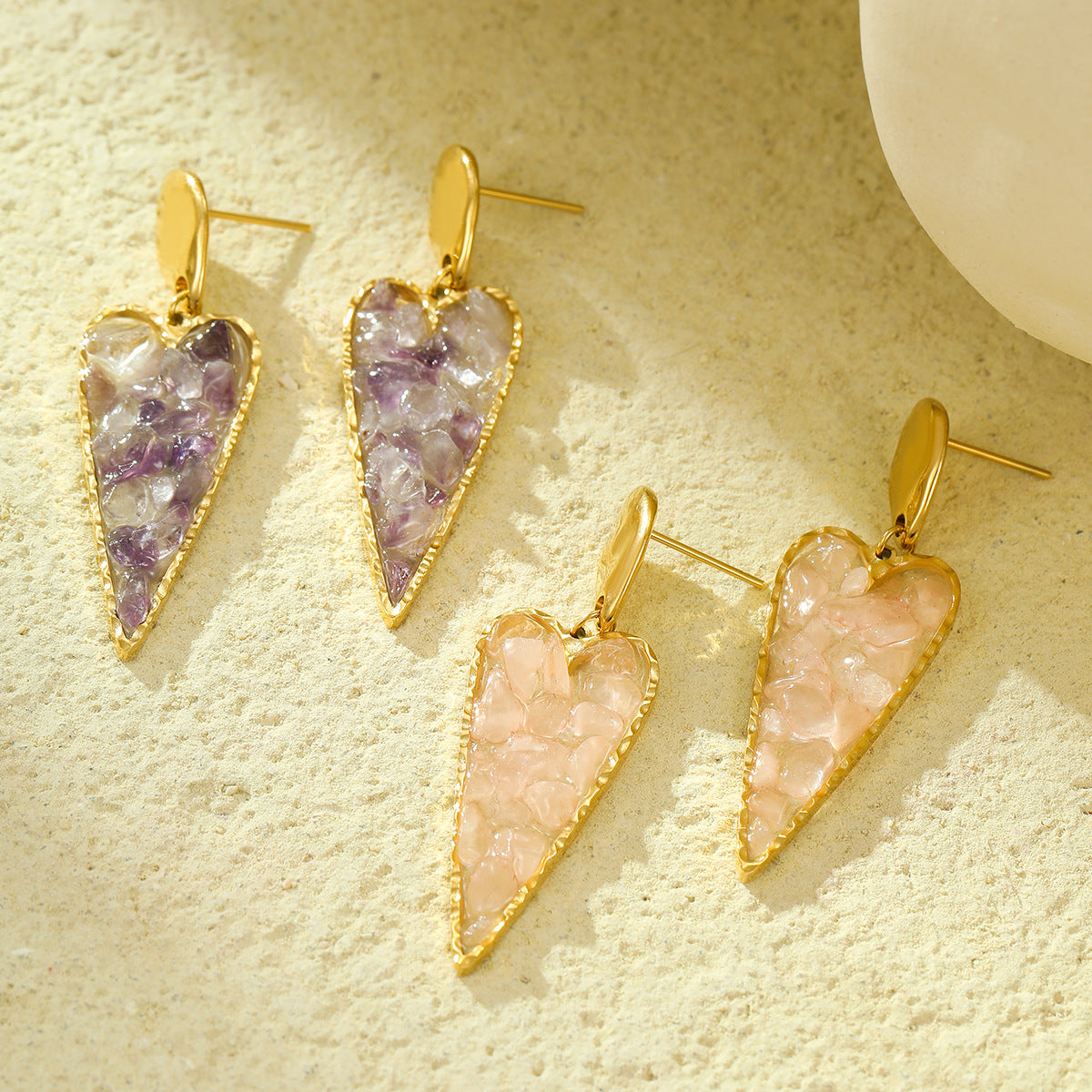 Elegantes pendientes colgantes geométricos de oficina con forma de corazón de acero inoxidable con incrustaciones de piedra natural y acabado chapado