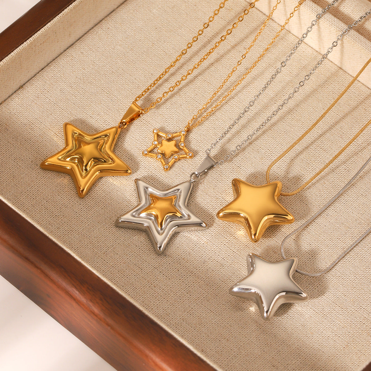 Collana Minimalista da Donna in Acciaio Inossidabile a Forma di Stella con Ciondolo in Acciaio al Titanio e Finitura Placcata