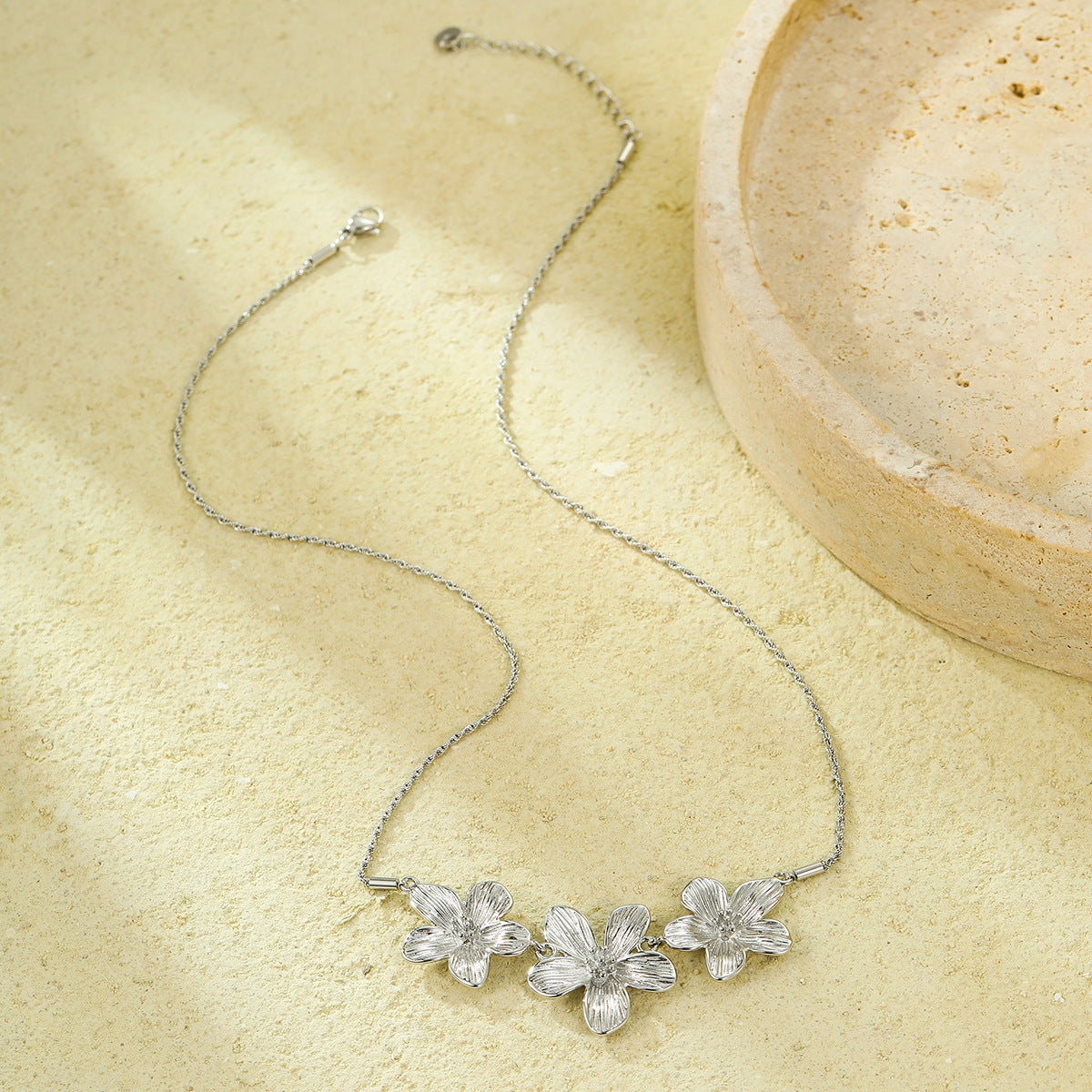 Collar con colgante floral estilo "Fashion OL" de acero inoxidable con acabado chapado para mujer